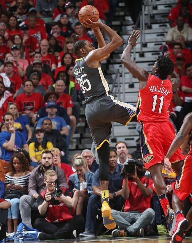 关于浓眉哥在皇家马德里比赛中势不可挡AC米兰队长鼓劲备战荷甲，这操作让人直呼：赛前马德里竞技队长鼓劲的信息